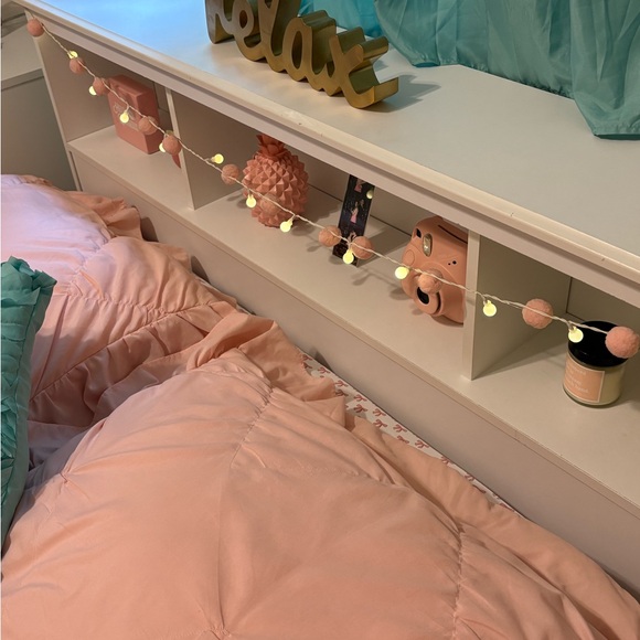 Pink Ruffled Bedding Set Size Full + Shams - Picture 3 of 6